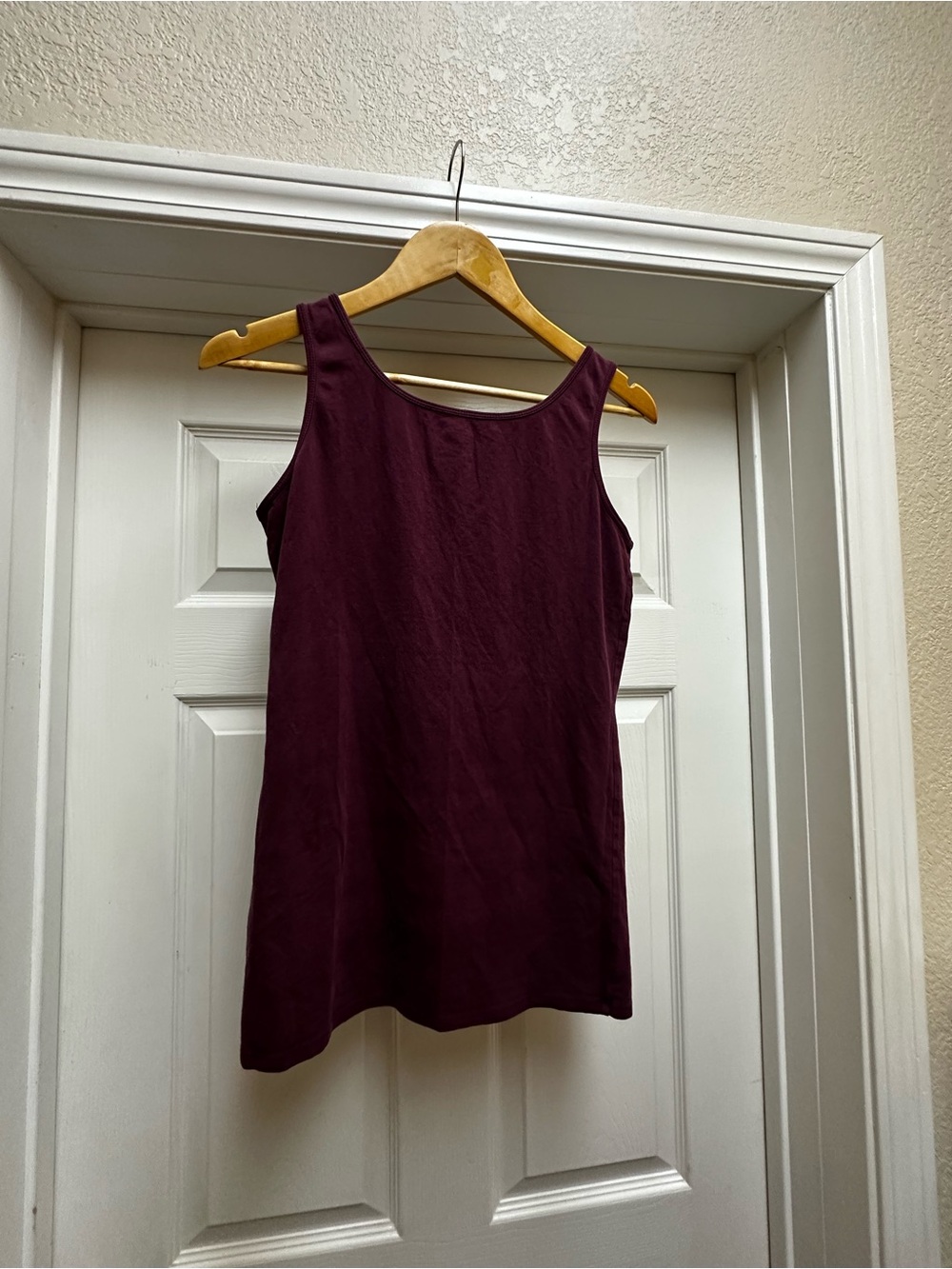 Duluth Trading Co Women's Tank Top - Burgundy